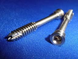 チタンボーンスクリュー